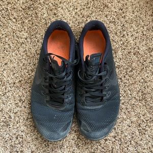 Nike men’s Metcon 4 cross training black sneakers
